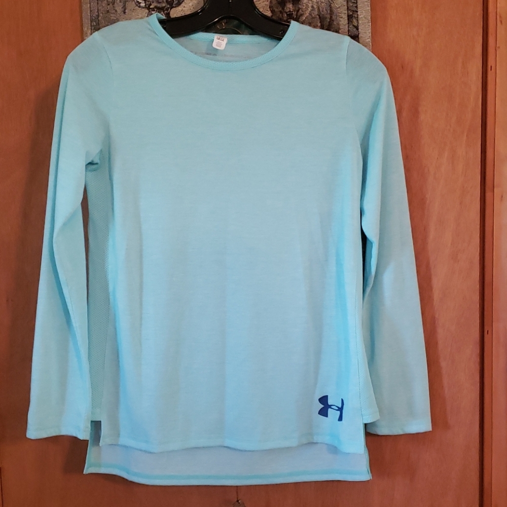 UNDER ARMOUR lightweight girls shirt